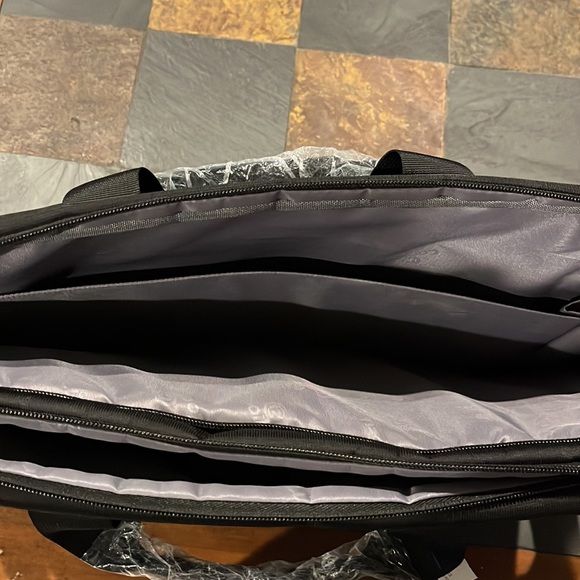 NWT CoolBell 18 x 14” cooling laptop Case with Carrying Strap - Picture 8 of 9